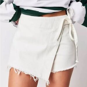 Free People We The Free Emmy Denim Skort. White and Size 2